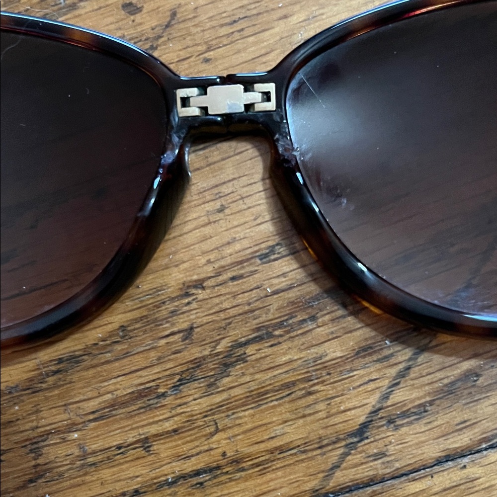 Tory Burch Tortoise Shell Folding Sunglasses with Orange Case - Picture 9 of 16